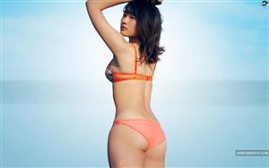 Ishida Momoka flaunts her sultry look in an ultra-hot bikini